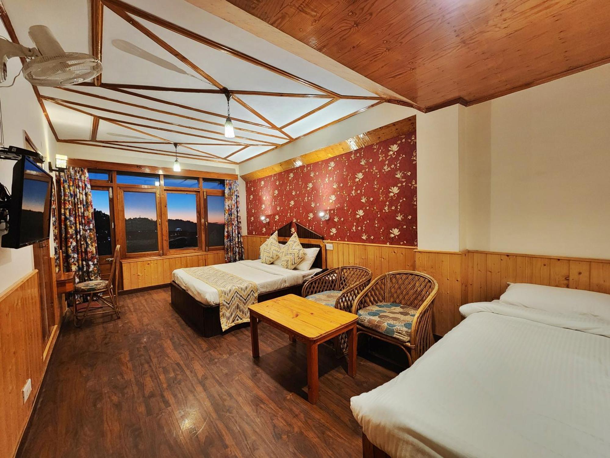 Hotel Pineview Шимла Экстерьер фото