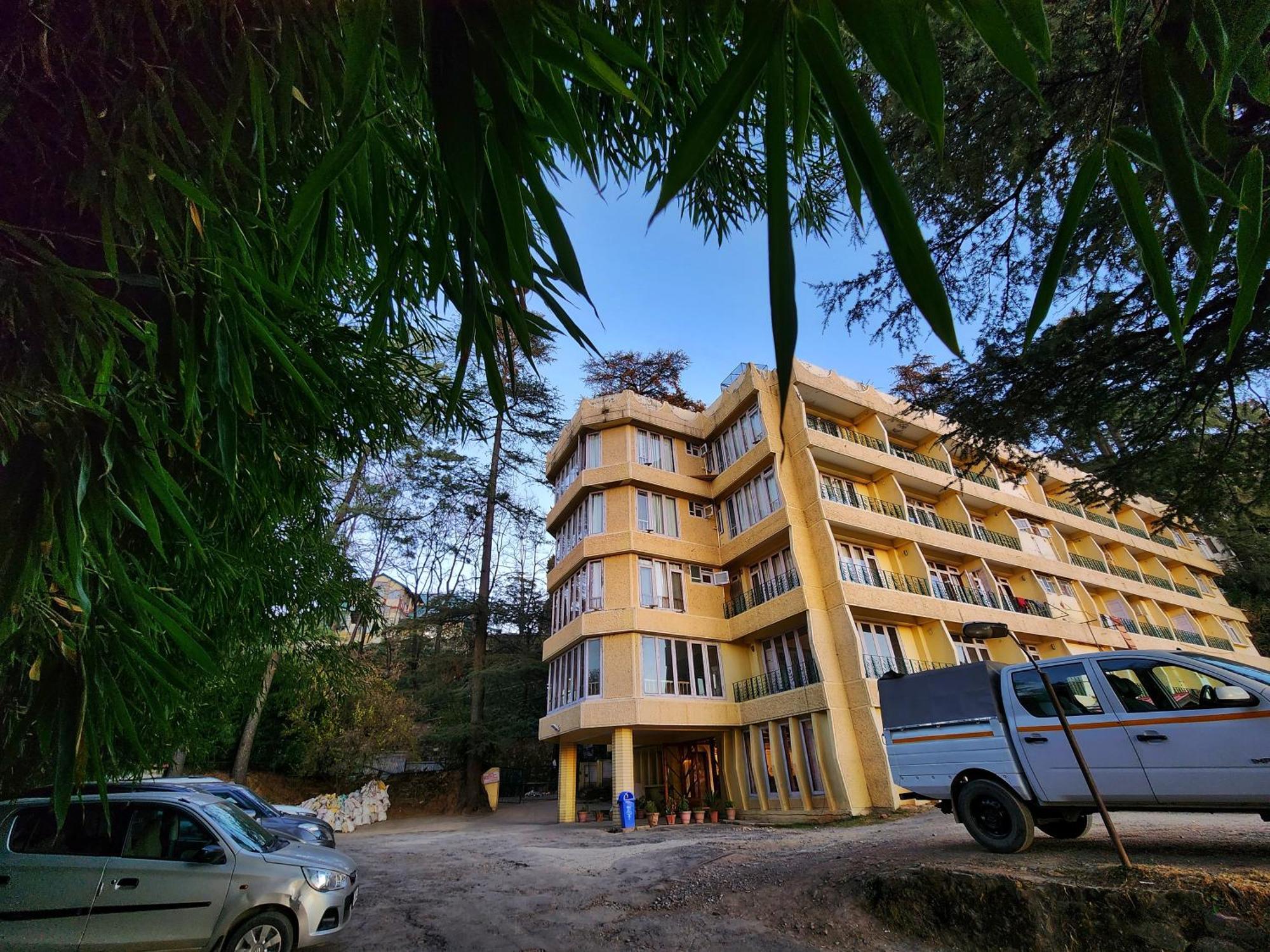 Hotel Pineview Шимла Экстерьер фото