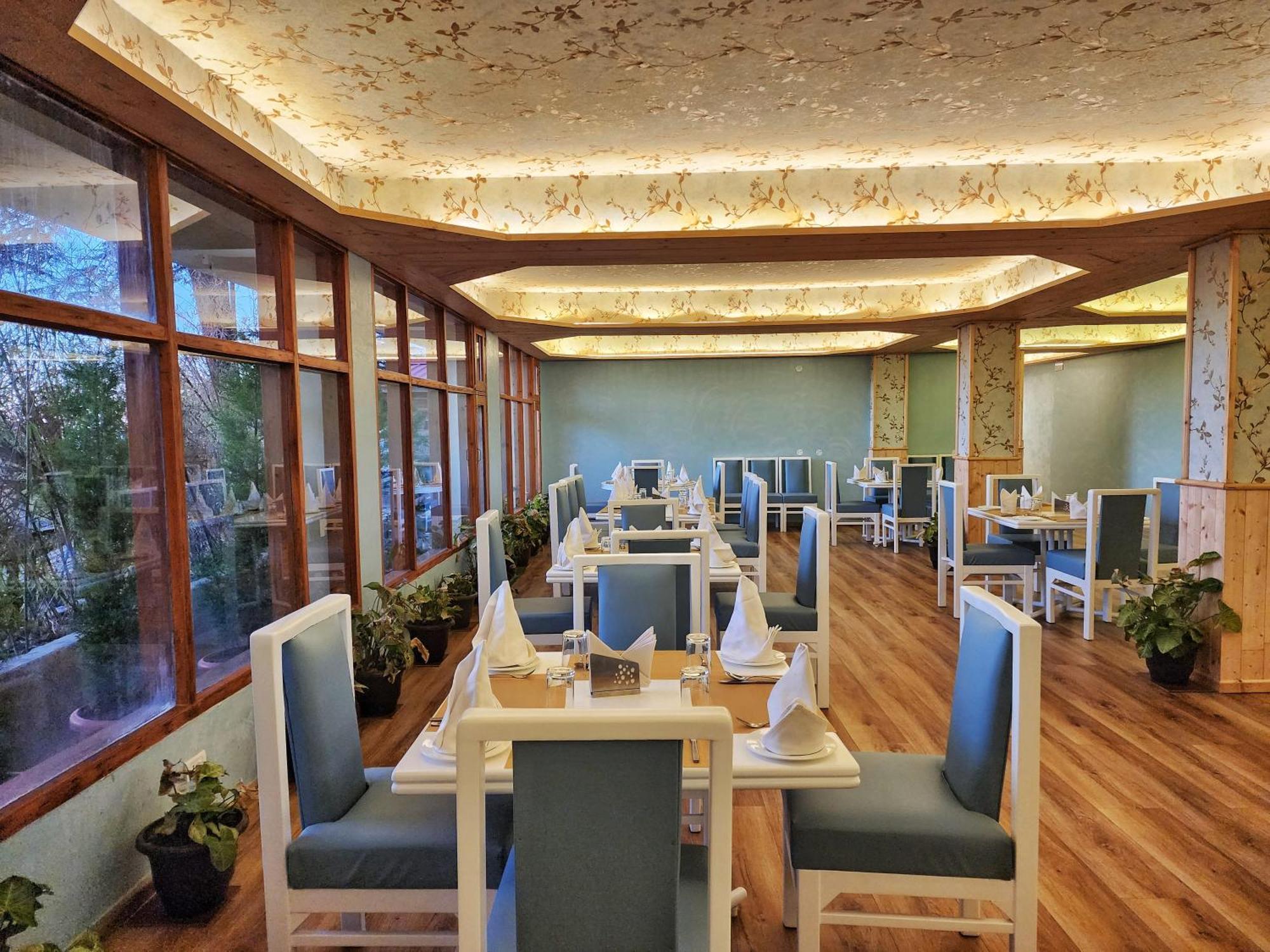 Hotel Pineview Шимла Экстерьер фото