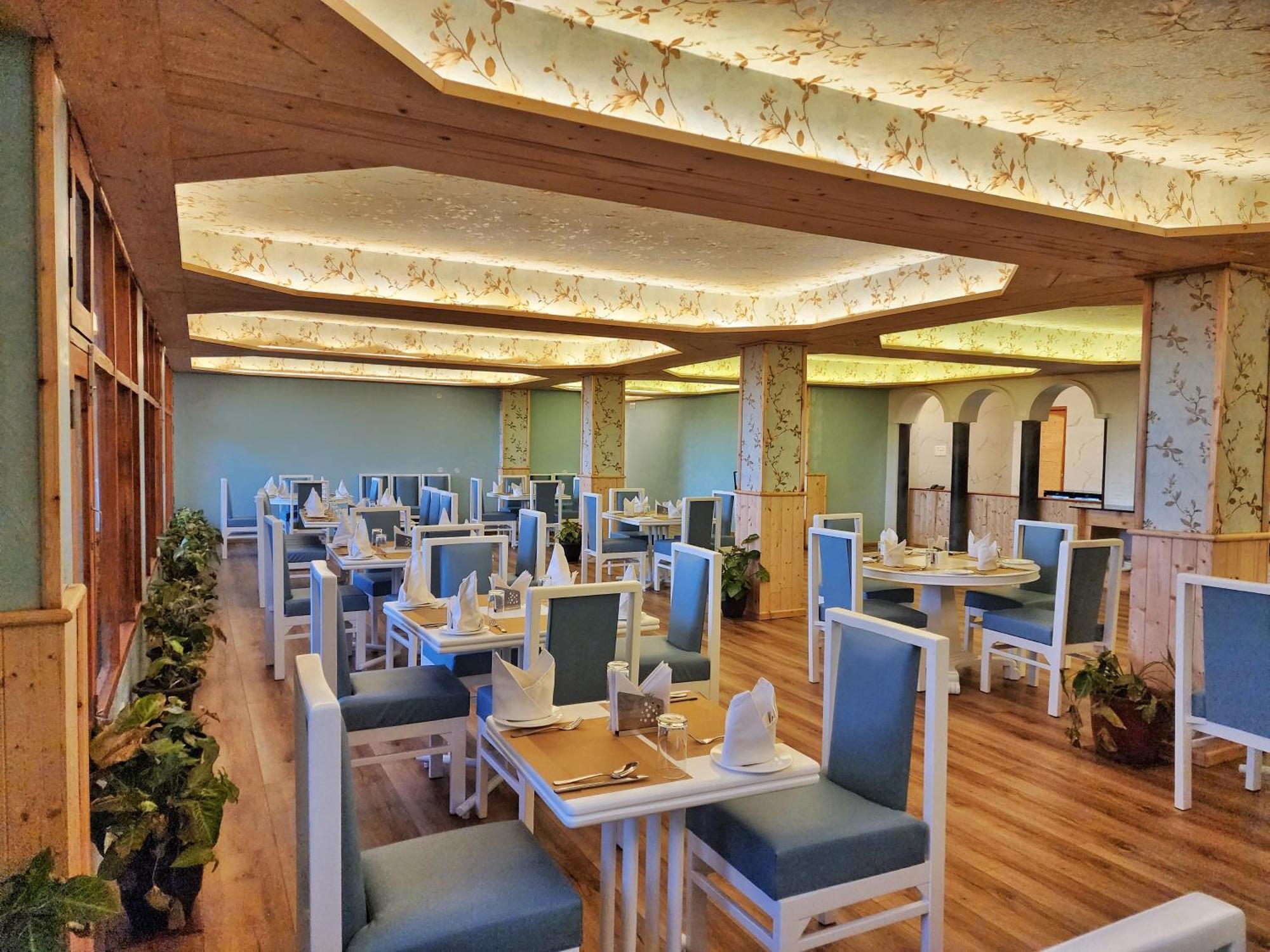 Hotel Pineview Шимла Экстерьер фото