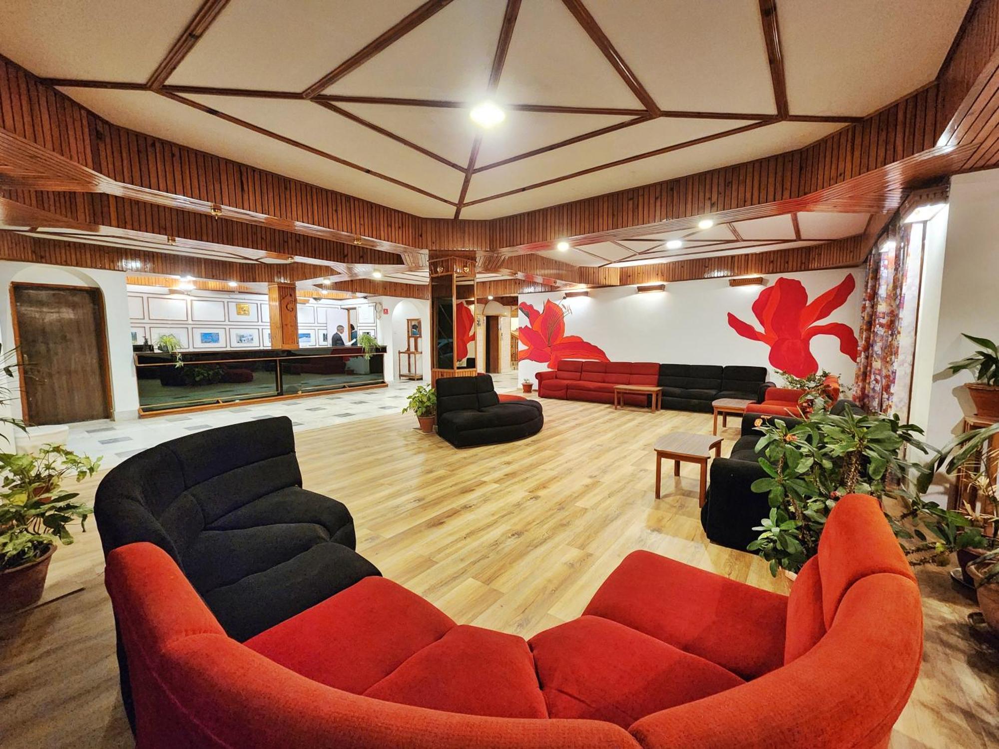 Hotel Pineview Шимла Экстерьер фото