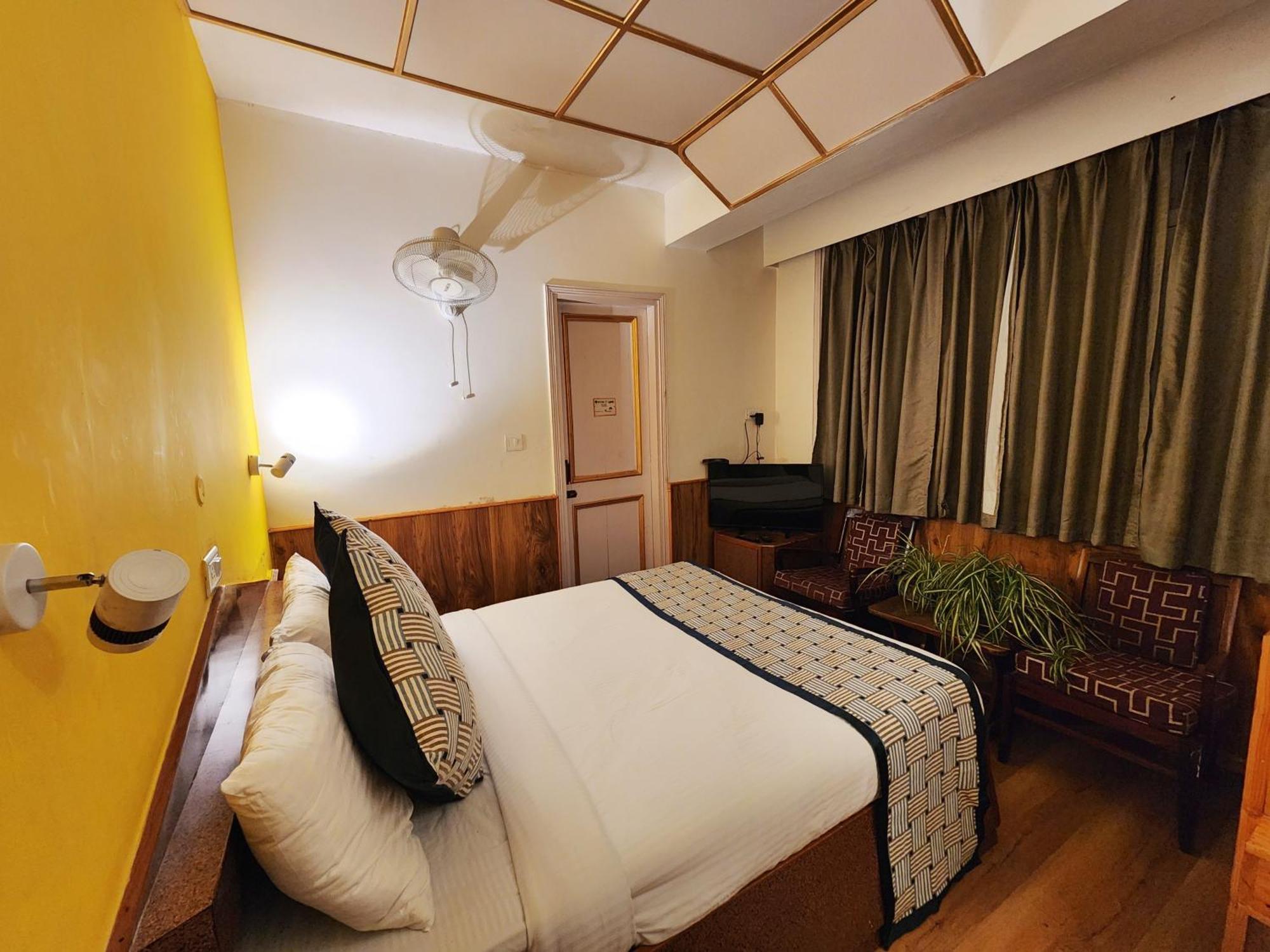 Hotel Pineview Шимла Экстерьер фото