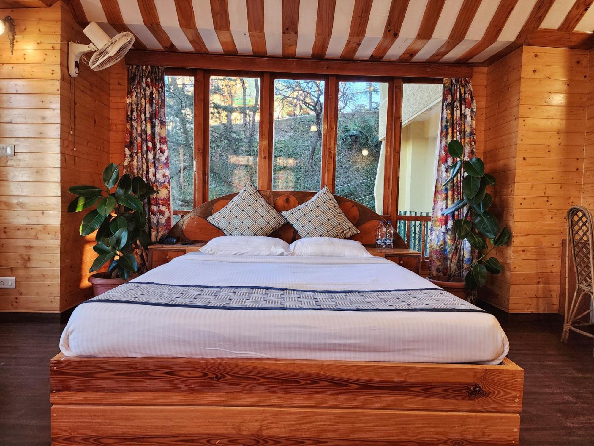 Hotel Pineview Шимла Экстерьер фото