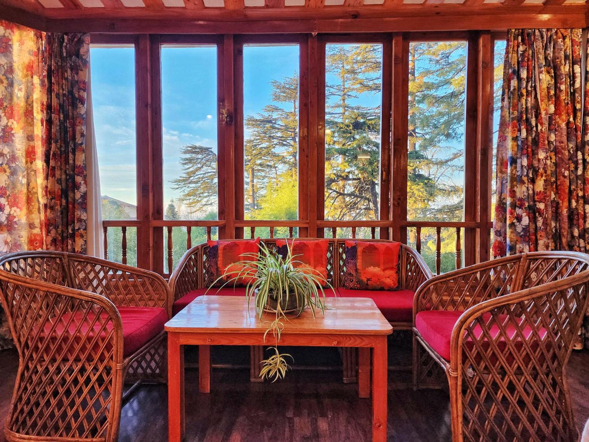 Hotel Pineview Шимла Экстерьер фото