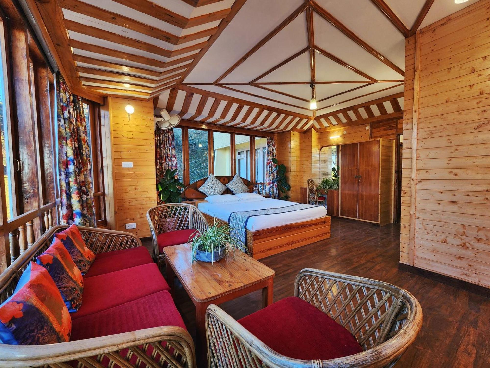 Hotel Pineview Шимла Экстерьер фото