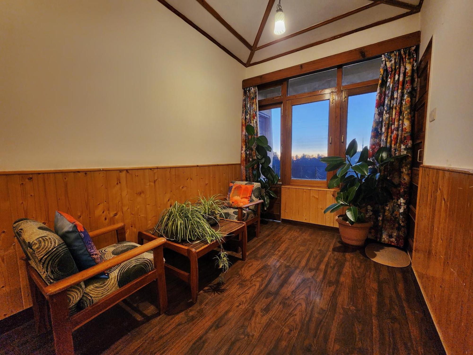 Hotel Pineview Шимла Экстерьер фото