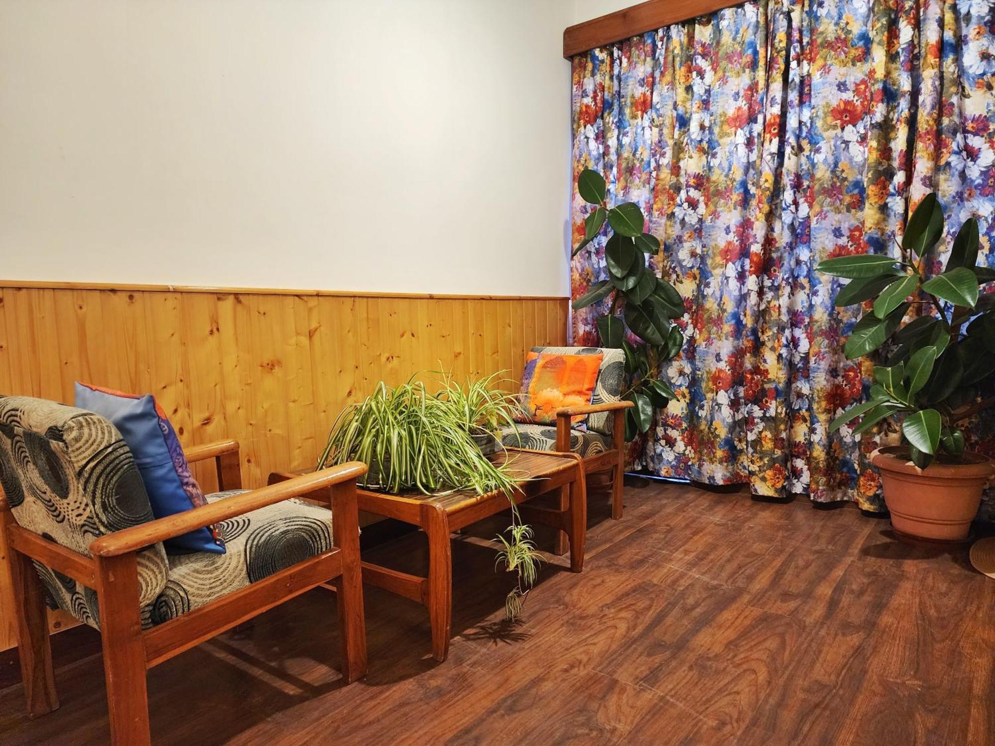 Hotel Pineview Шимла Экстерьер фото