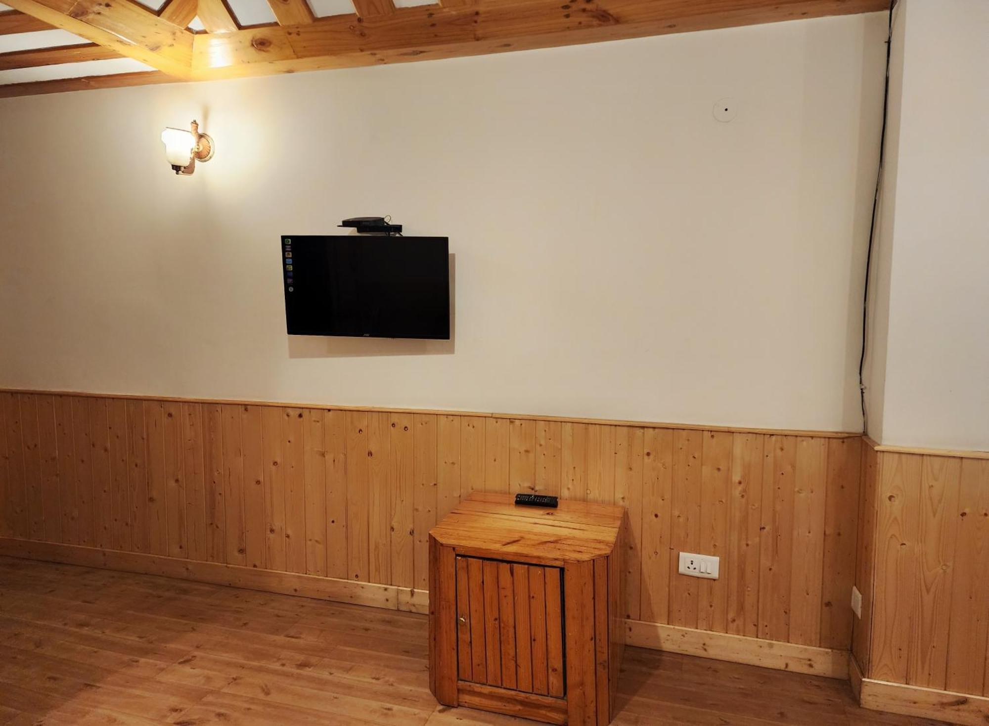 Hotel Pineview Шимла Экстерьер фото