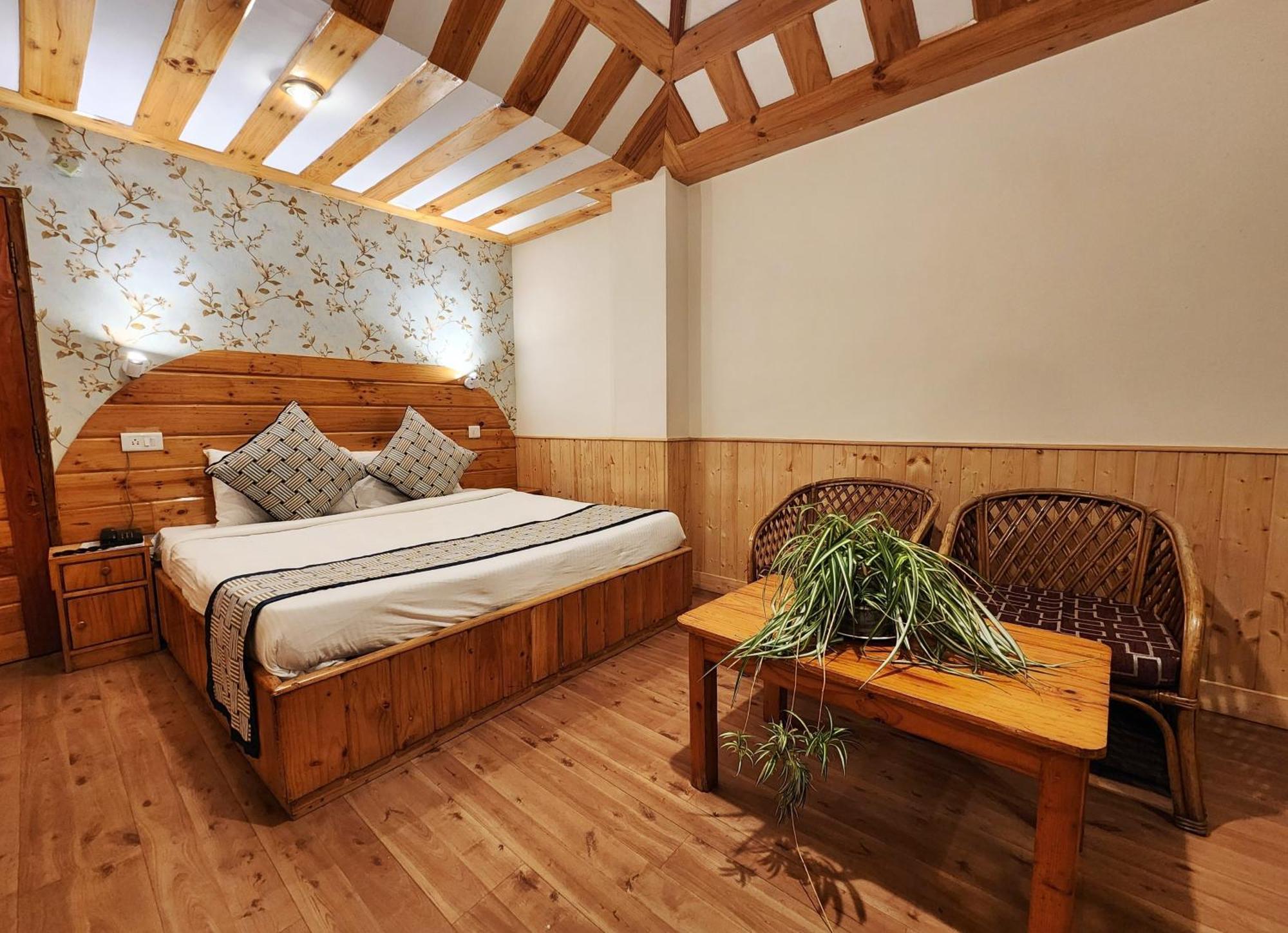 Hotel Pineview Шимла Экстерьер фото
