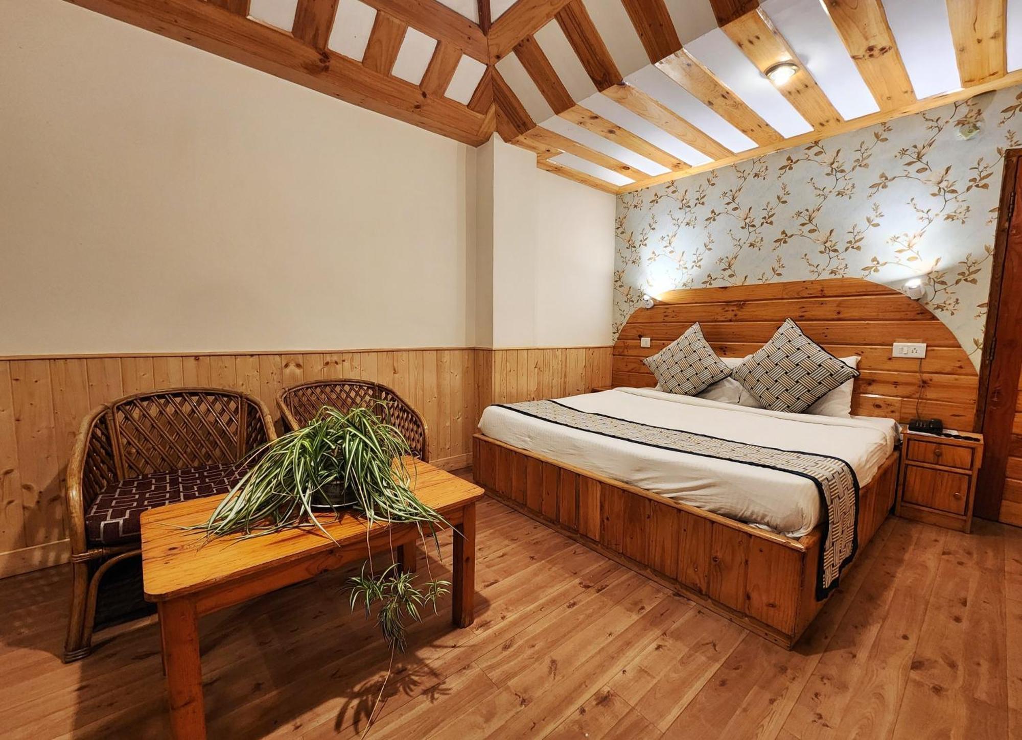 Hotel Pineview Шимла Экстерьер фото